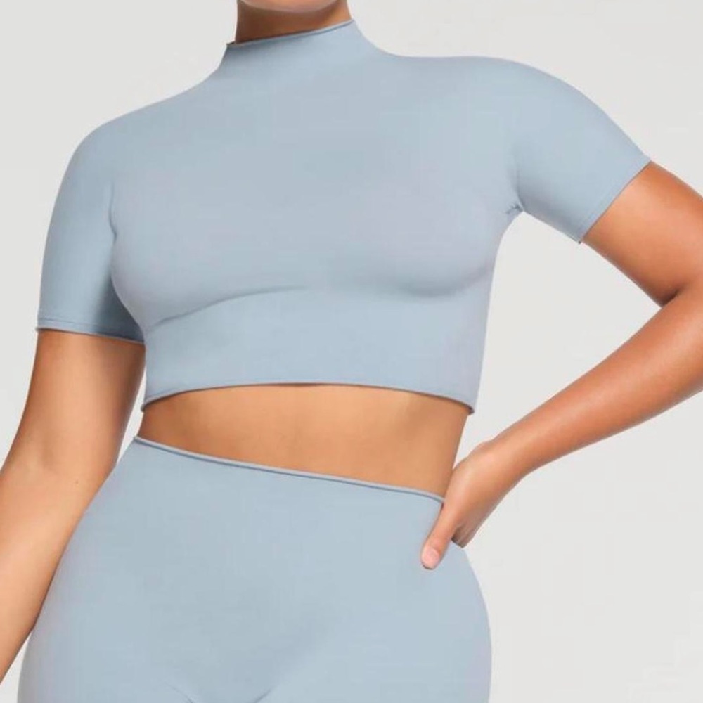 SKIMS Raw Edge Cropped T-Shirt in Denim